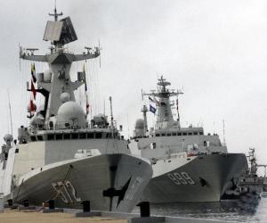 中国海军最新锐战舰成群出动