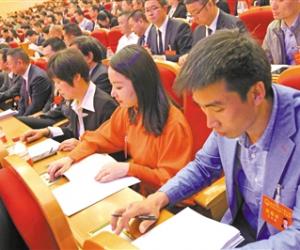 市十三届人大一次会议举行第二次全体会议