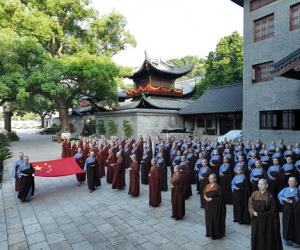2022年10月1日温州太平寺举行升国旗仪式