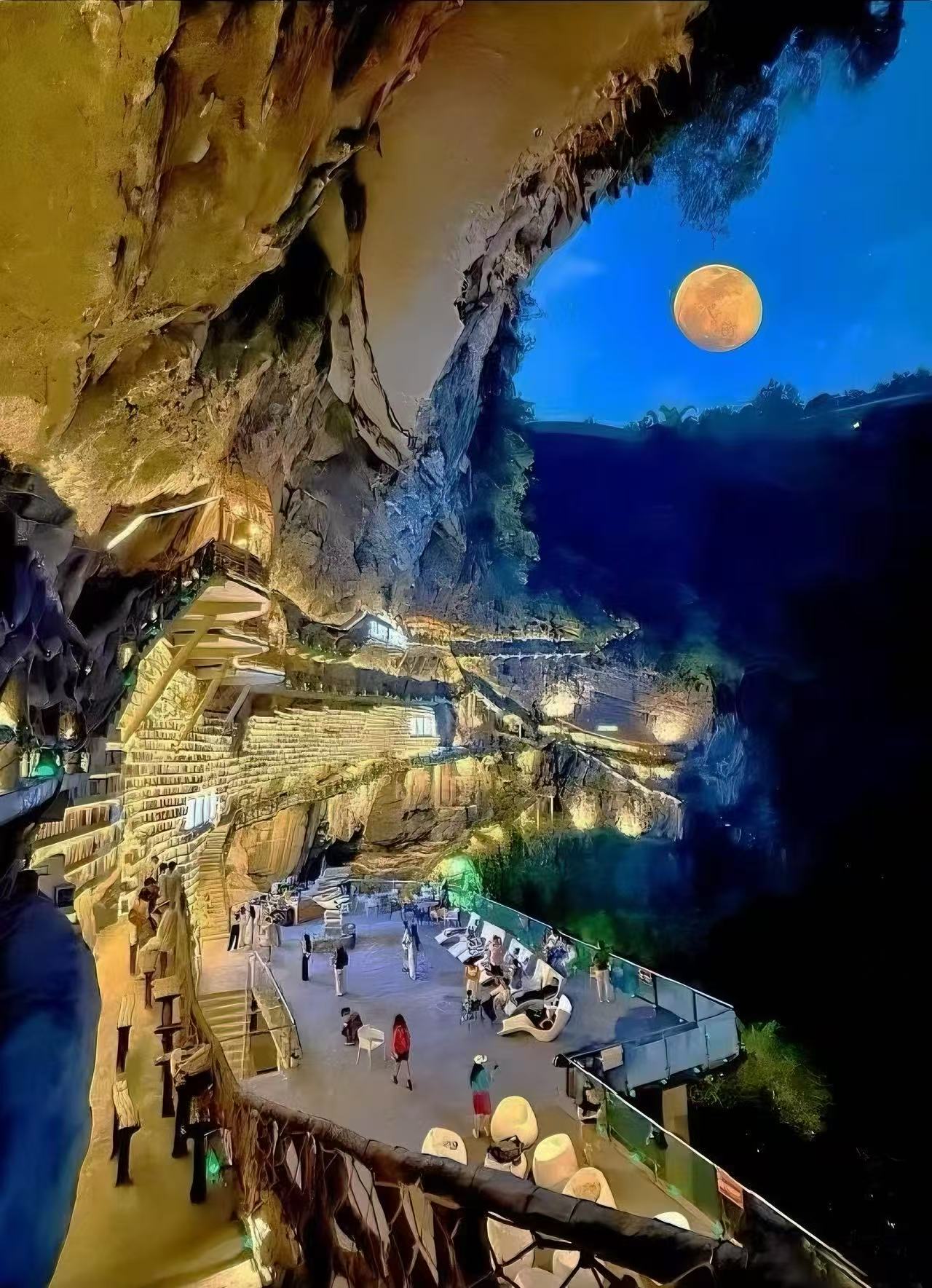 广西河池仫佬族村打造悬崖酒店吃上“旅游饭” 