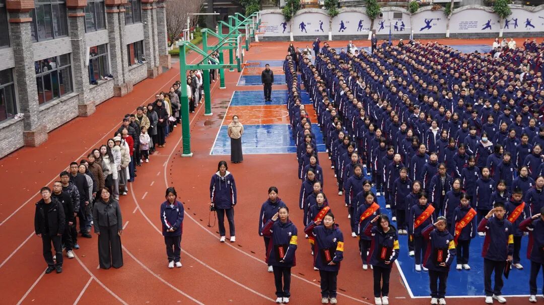 溯光·万里——吴敏校长到温八中开学典礼分享成长历&nbsp;